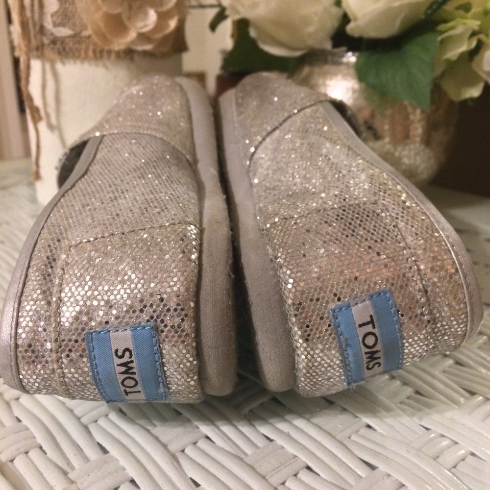 Toms Silver Sparkle shoes. Comfy @ cute all season - Picture 5 of 7
